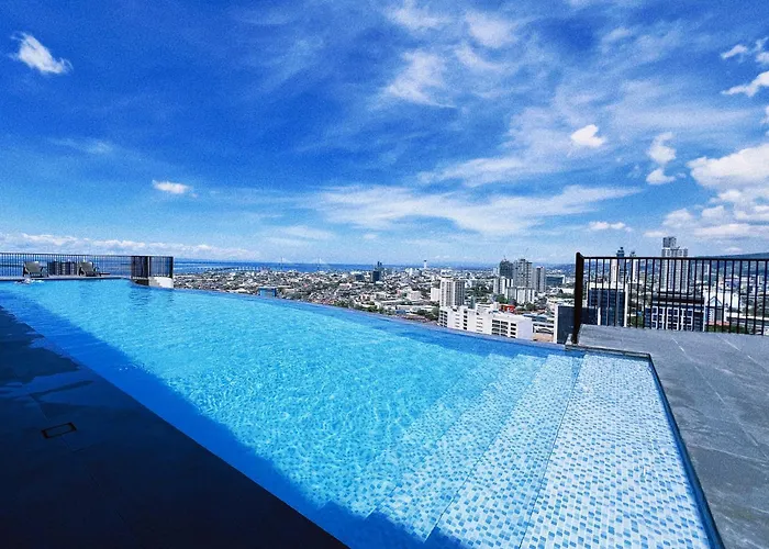 Hooga Home Calxy Residences Near Ayala Center Unit 10E